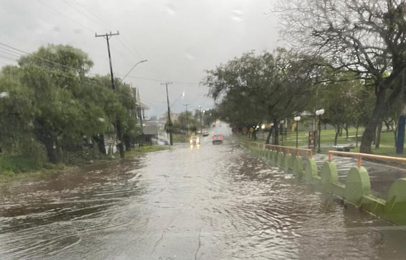 LS: Segunda-feira começa com chuva forte e alerta para motoristas 