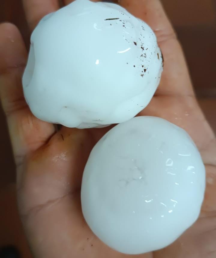 Frente fria causa chuva forte e ventos acima de 120 km/h no Paraná