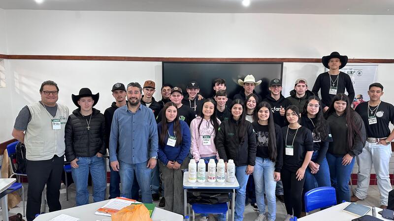 Estudantes do CEEP – Escola agrícola de Laranjeiras participam de capacitação sobre Manejo Integrado de Pragas
