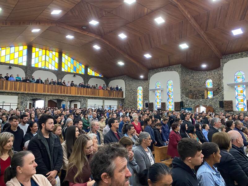 Centenas de devotos participaram da primeira Santa Missa no Santuário de Laranjeiras do Sul